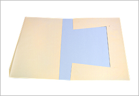 証書フォルダーには一枚一枚台紙が入るので折れ曲がったりする心配はありません。